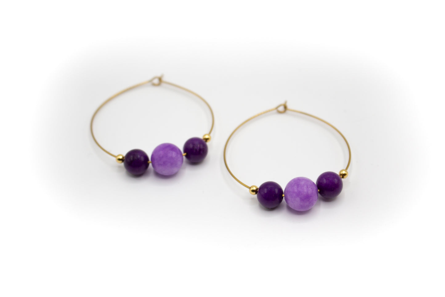 pendientes de aro de piedras naturales varias, charoíta, calcedonia y morganita de berilo con acero inoxidable color oro