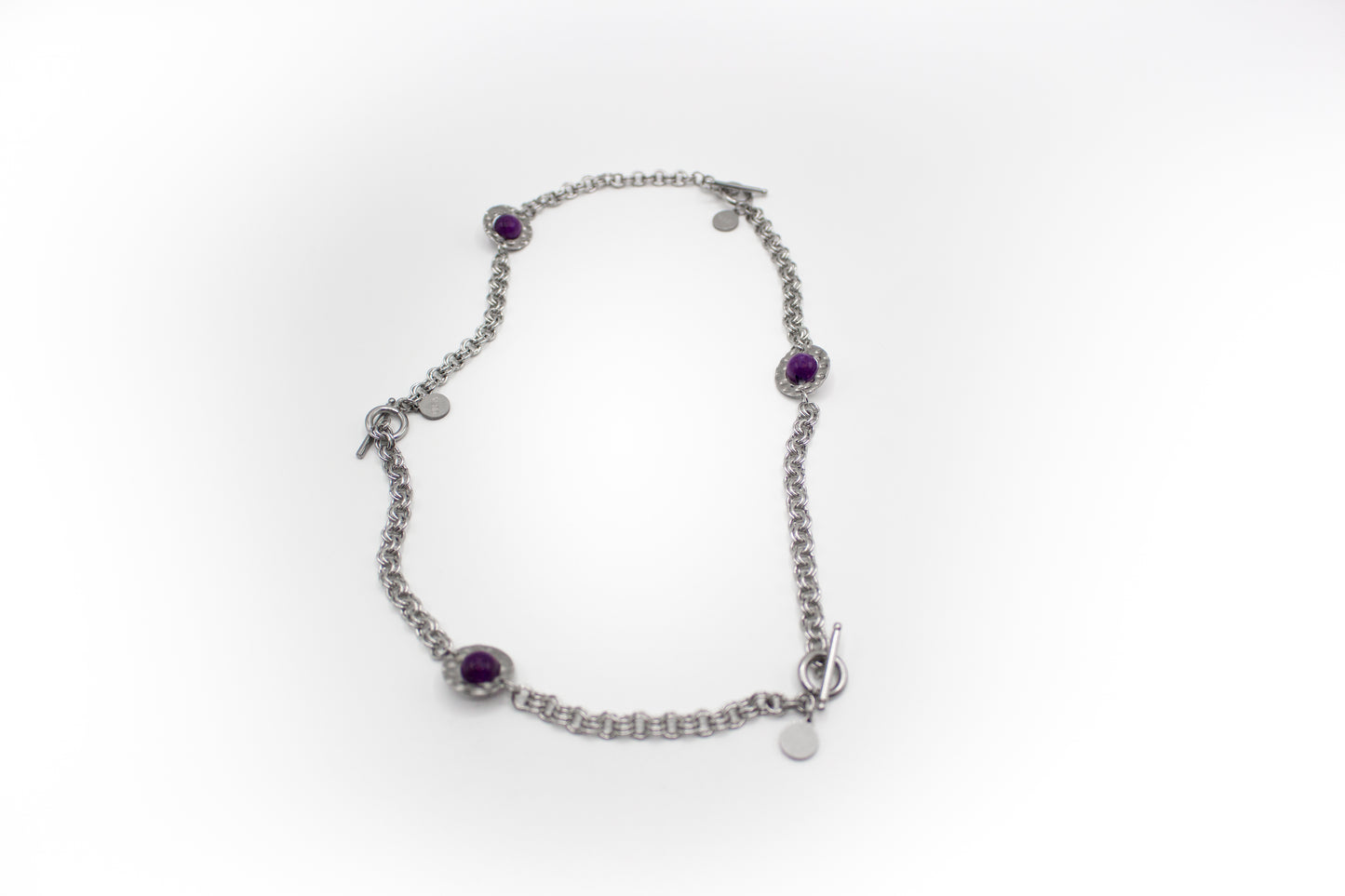 Mittlere Halskette mit 3 Armbändern aus silberfarbenem Edelstahl und natürlichem Charoit-Stein