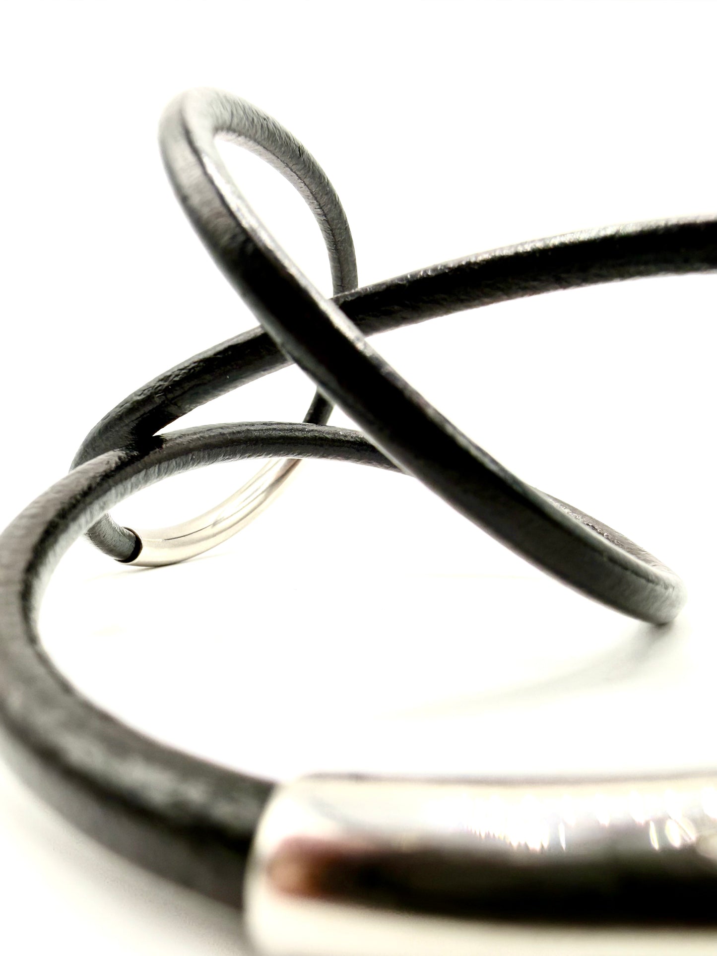 pulsera o collar lo que prefieras... de cuero negro y acero inoxidable