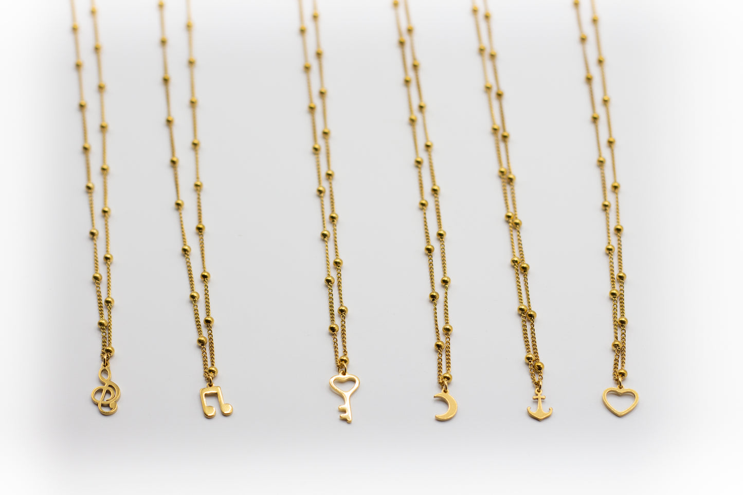 Cadenas Finas Acero Inoxidable Color Oro y Colgantes Pequeños