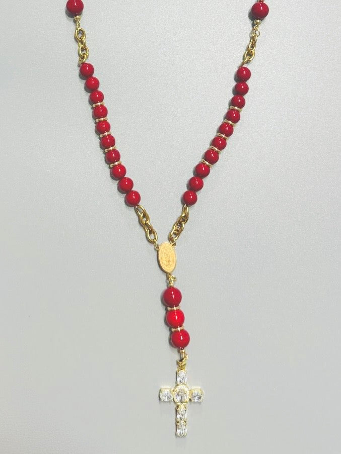 rosario de acero inoxidable bañado en oro con piedras de coral rojo de imitación