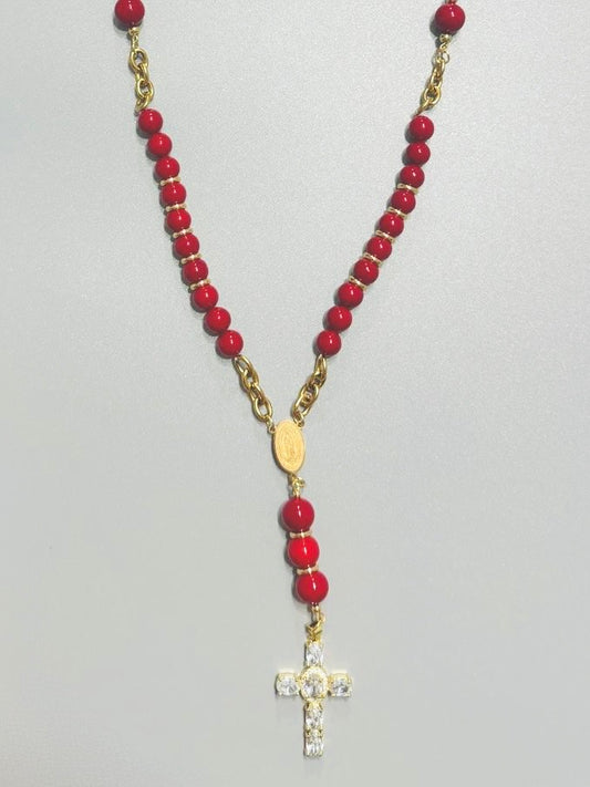 rosario de acero inoxidable bañado en oro con piedras de coral rojo de imitación
