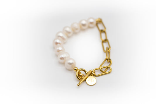 Bracelet en perles de culture naturelles (grandes) et demi-chaîne en acier inoxydable couleur or