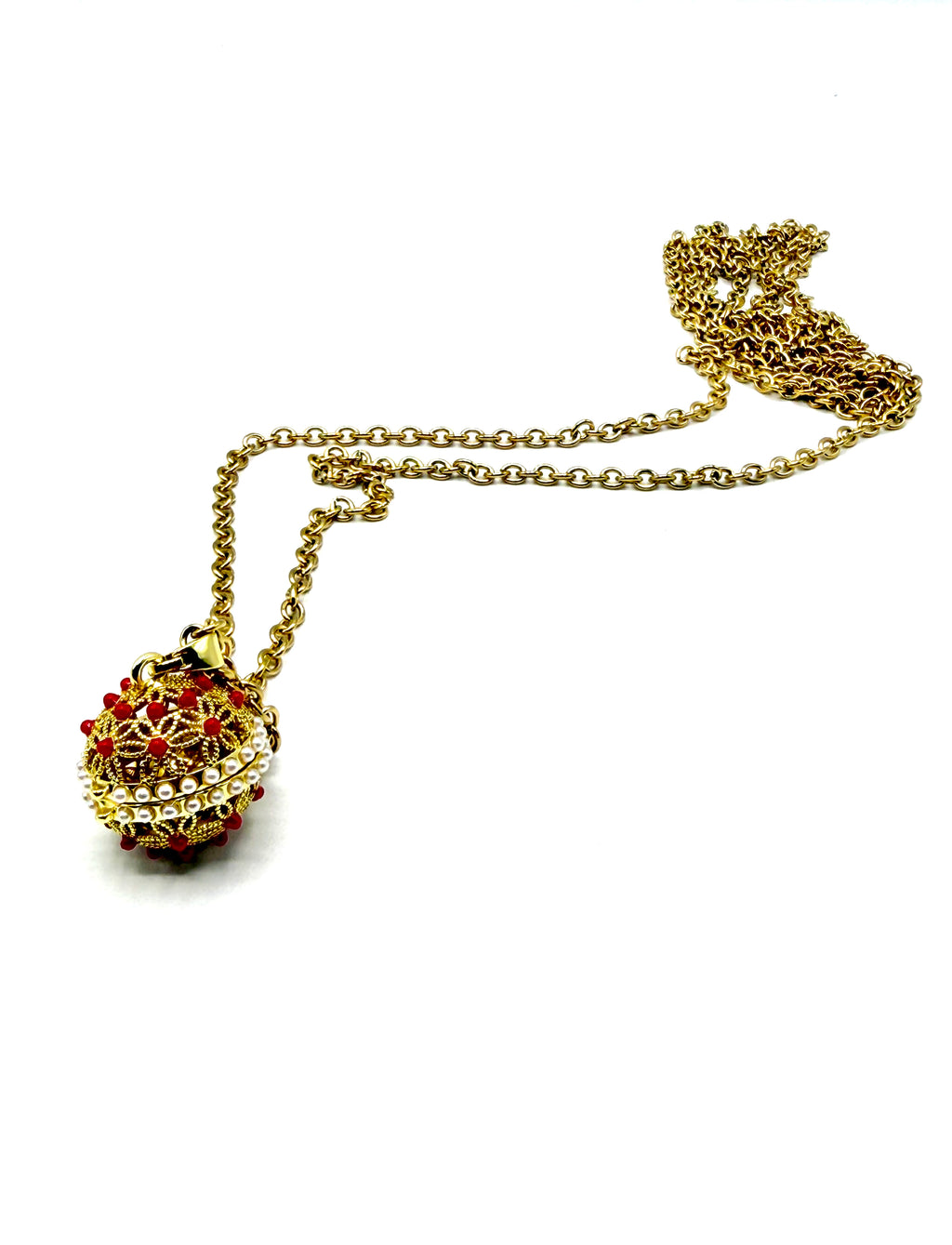 llamador de ángeles bola calada con flores y piedras sintéticas de rubí y perla, de acero inoxidable bañado en oro de 14K
