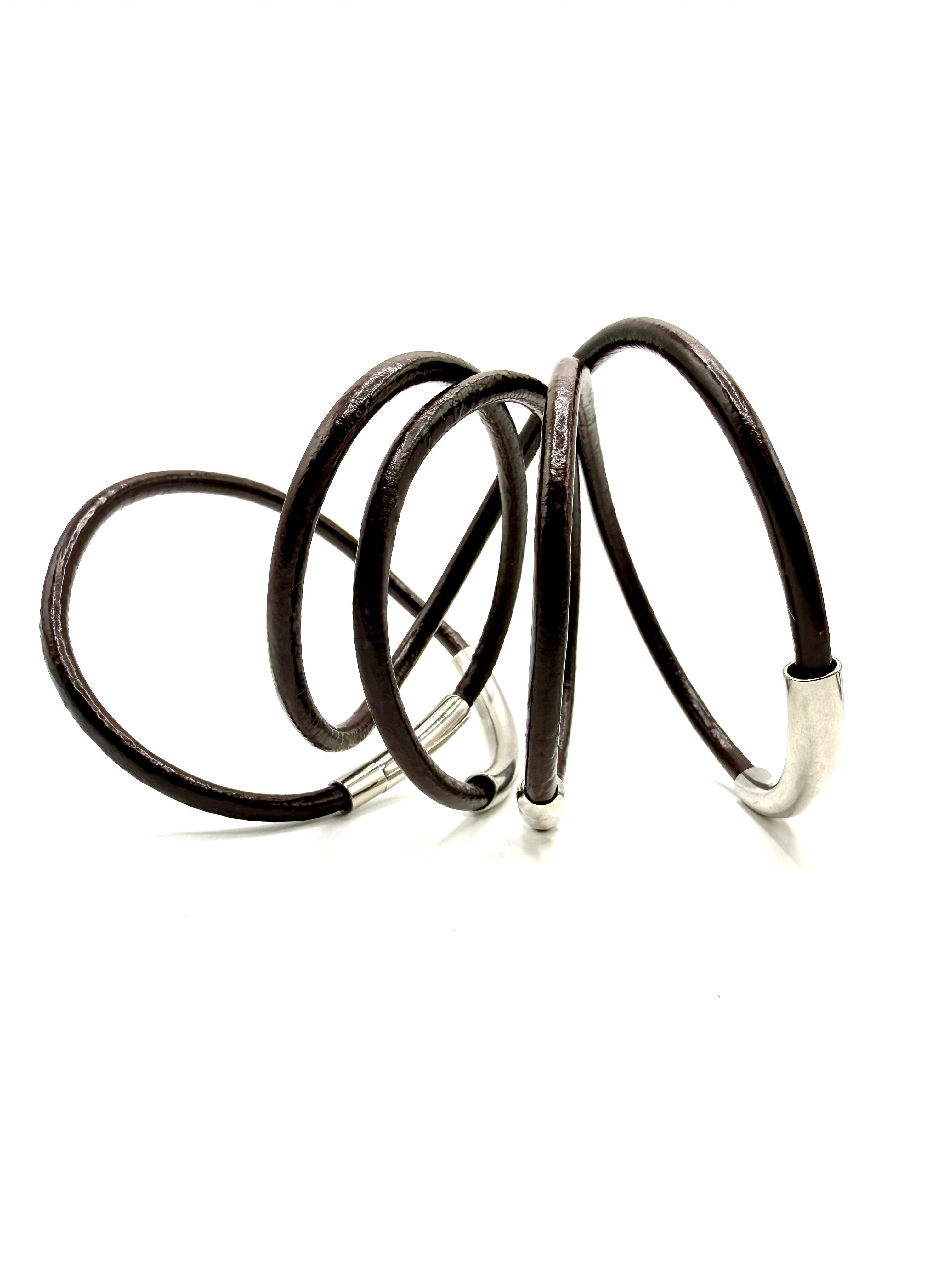collar, pulsera de varias vueltas o cinturón... lo que prefieras... cuero marrón y acero inoxidable