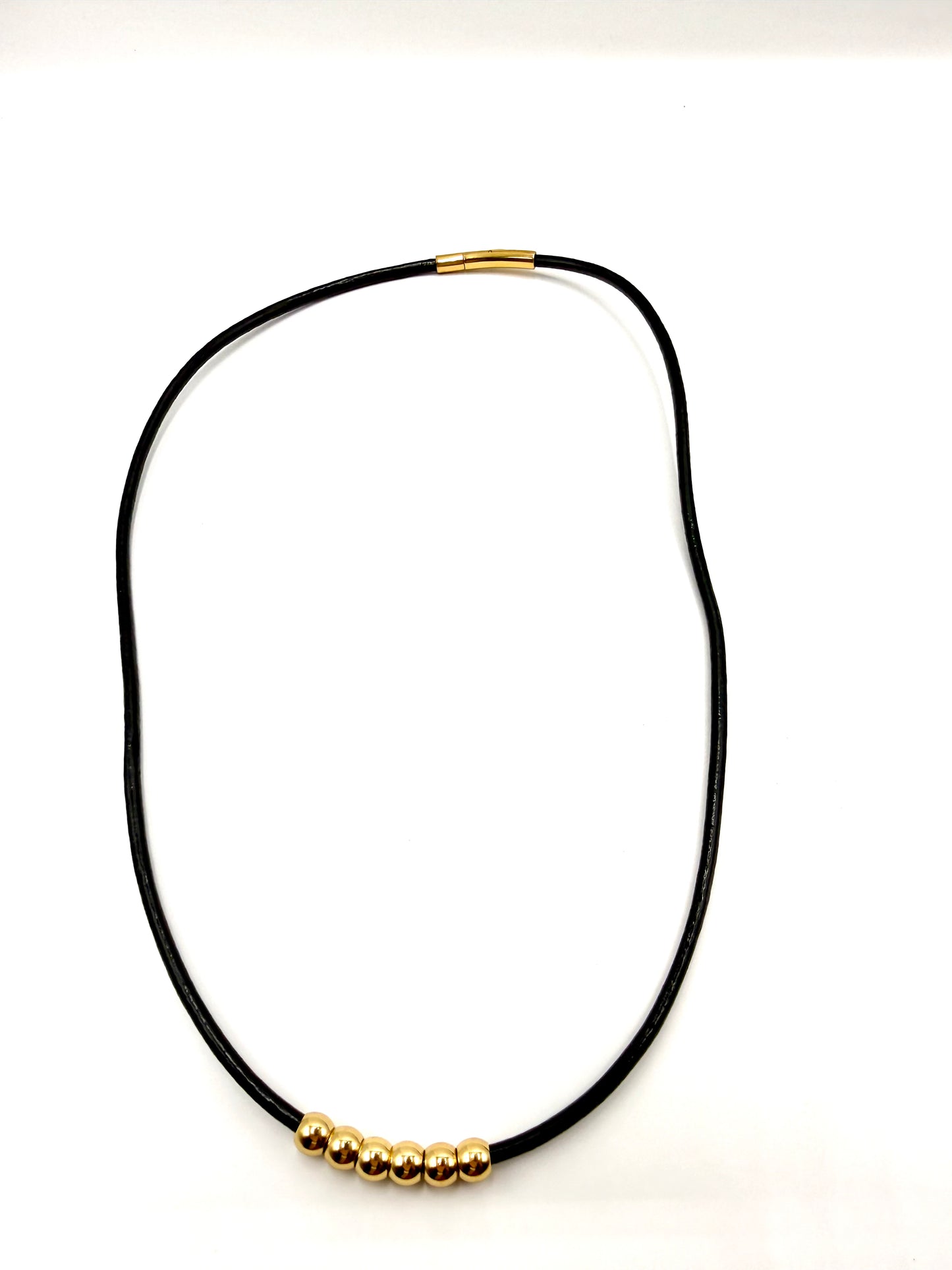 pulsera de varias vueltas o collar de cuero negro y acero inoxidable bañado en oro de 14K