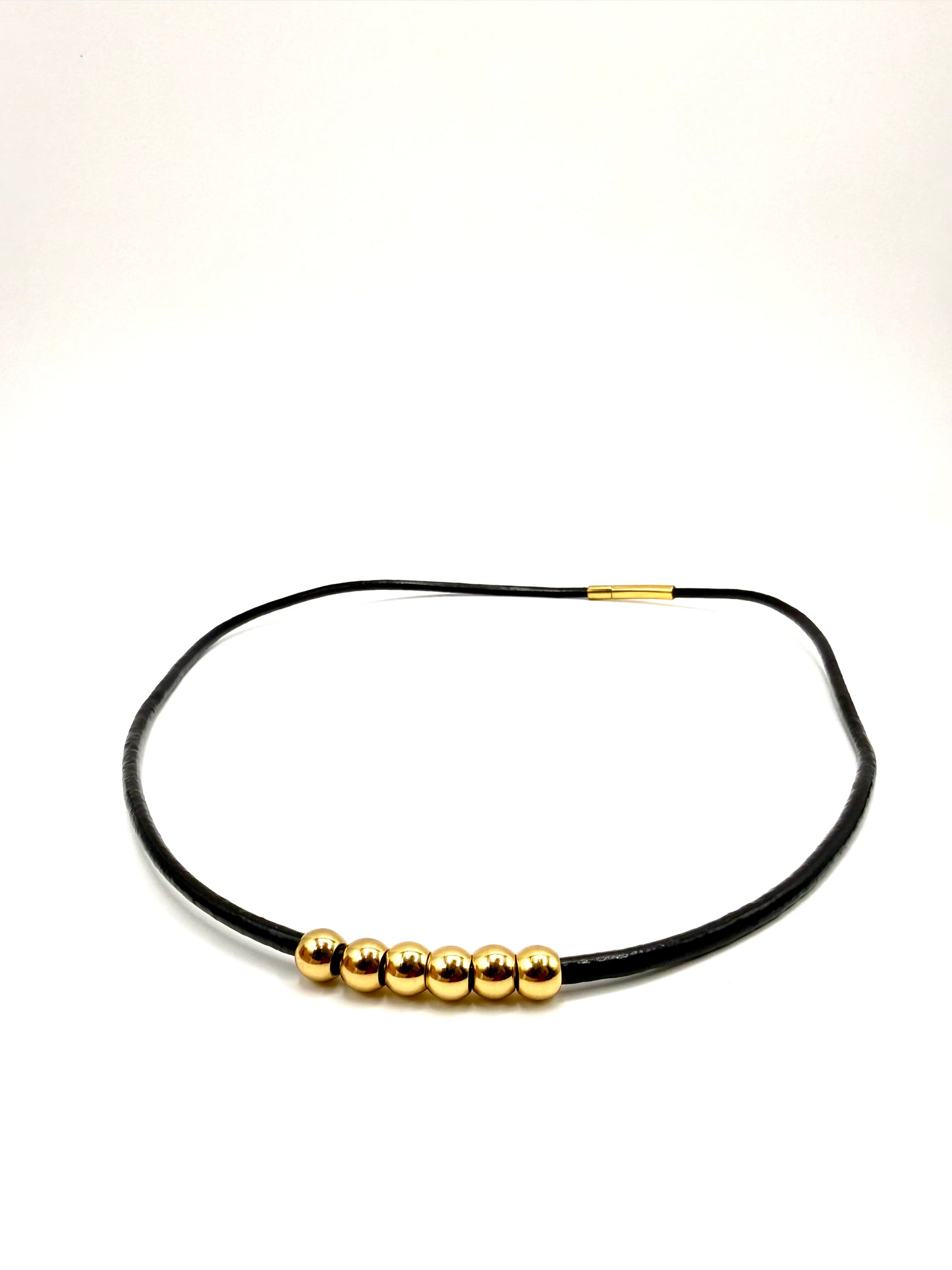 pulsera de varias vueltas o collar de cuero negro y acero inoxidable bañado en oro de 14K