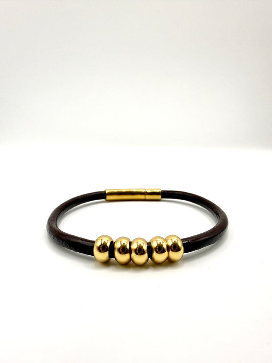 pulsera de cuero marrón y acero inoxidable bañado en oro de 14K