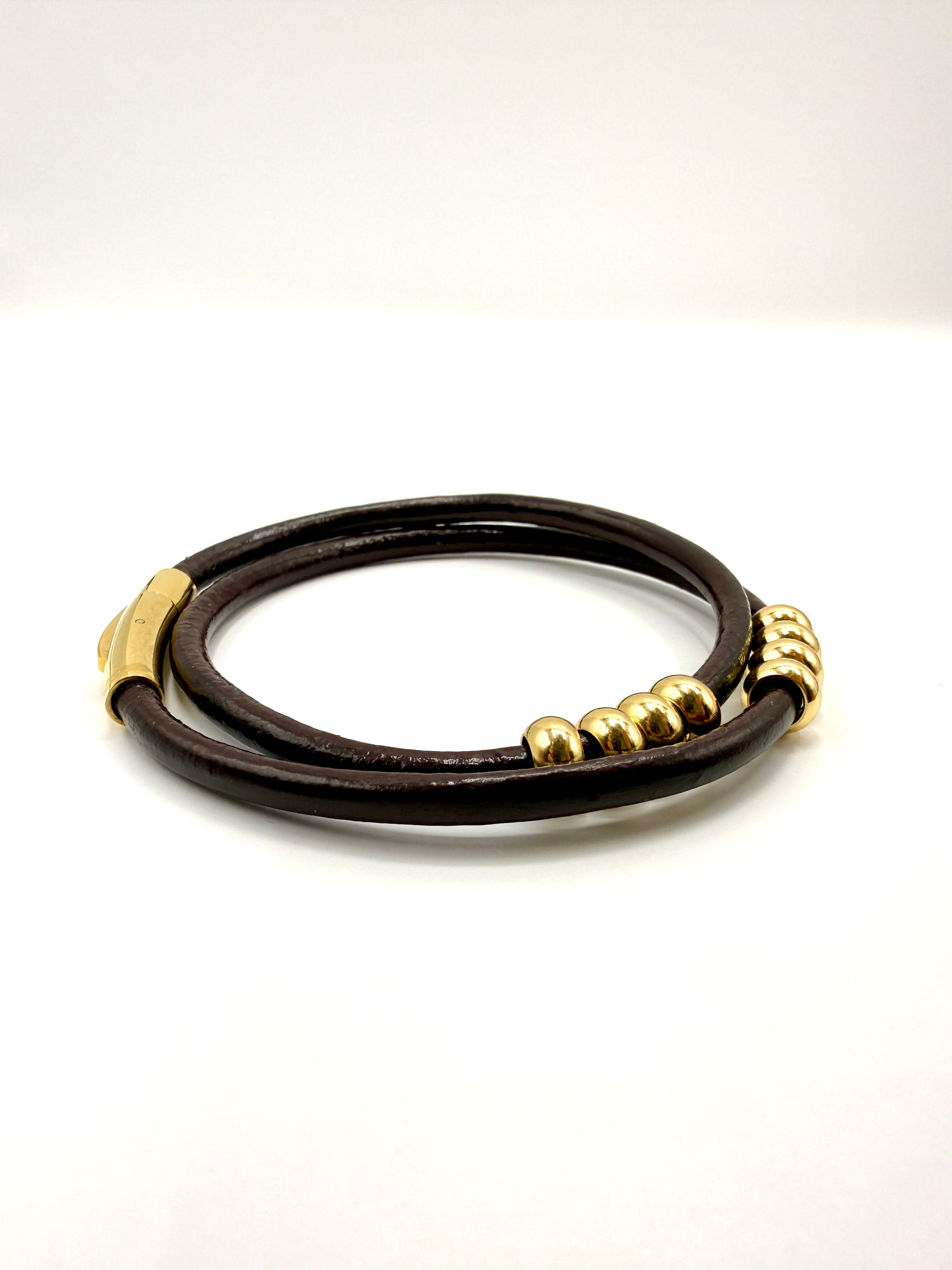 collar o pulsera de varias vueltas... lo que prefieras...  de cuero marrón y acero inoxidable bañado en oro de 14K