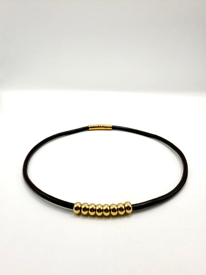 Collier ou bracelet multi-rangs... comme vous préférez... en cuir marron et acier inoxydable plaqué or 14 carats