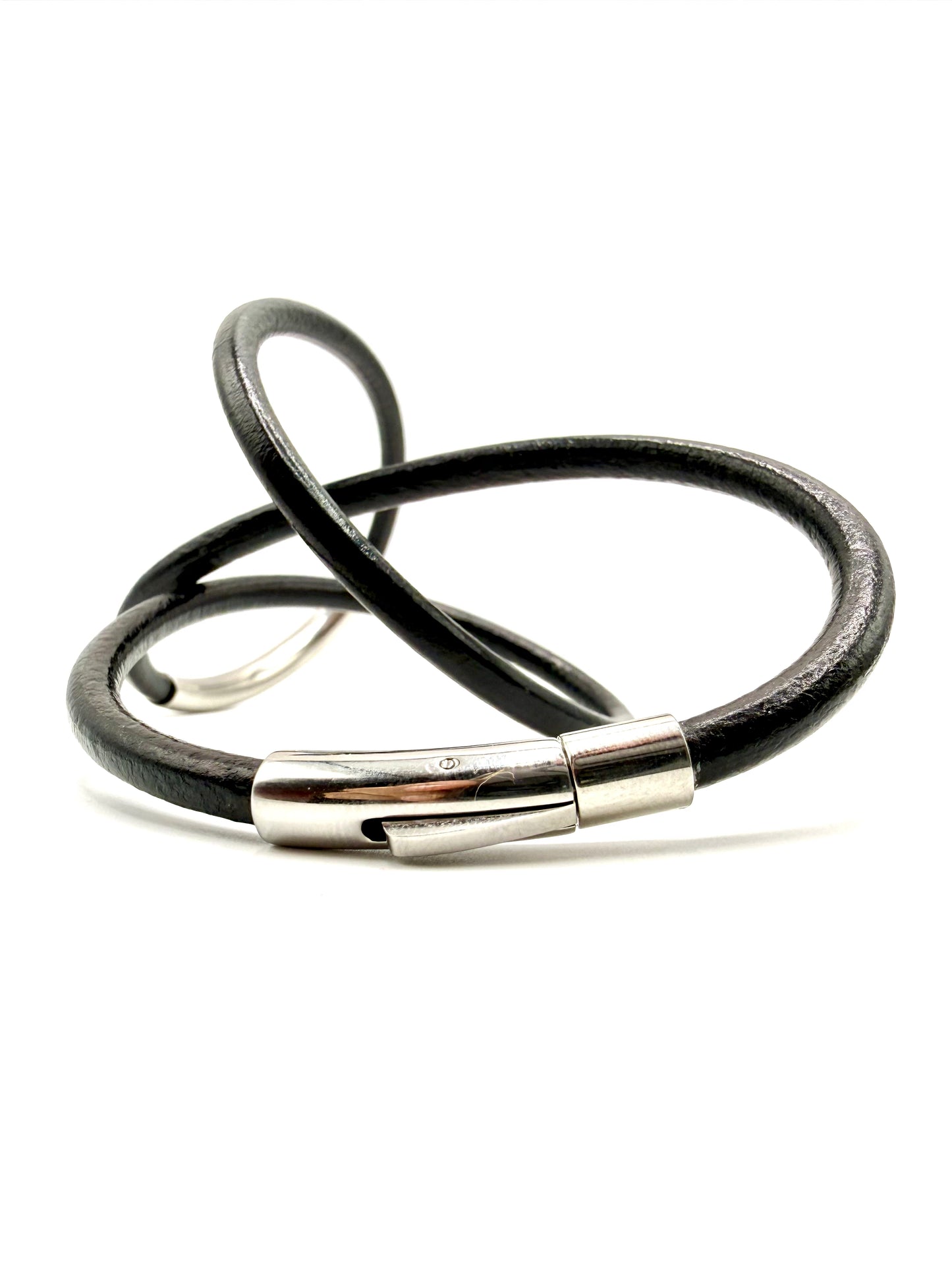 pulsera o collar lo que prefieras... de cuero negro y acero inoxidable