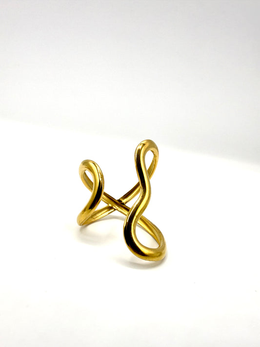 anillo onda acero inoxidable bañado en oro de 14K