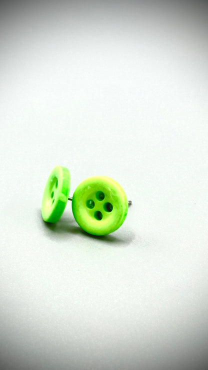 Boucles d'oreilles clous bouton (identiques)
