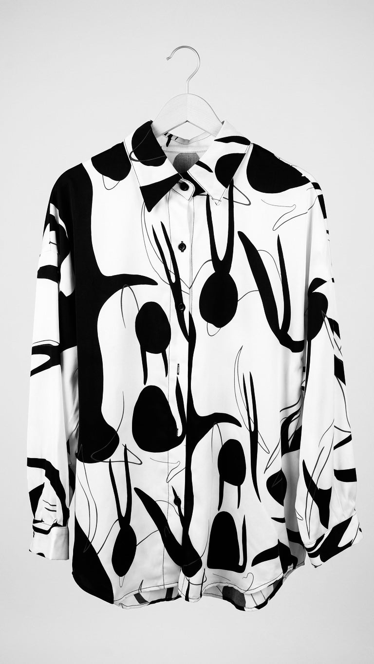 camisa blanca y negra