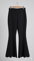 pantalones ajustados negros pata de campana