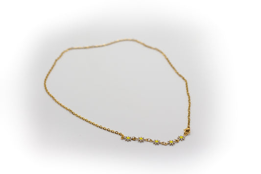 Kurze Halskette aus goldfarbenem Edelstahl und Blumen aus Stahl und Acryl