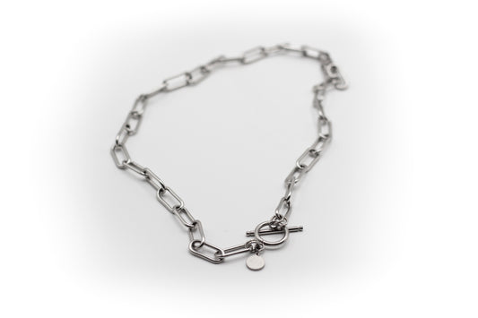 Kurze silberfarbene Edelstahlkette