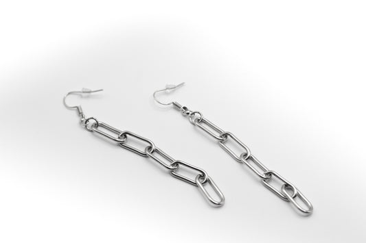 silberfarbene Edelstahl-Kettenohrringe