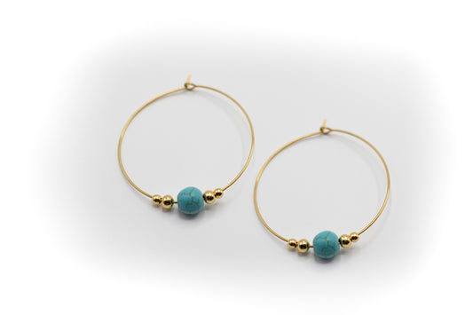 Türkisfarbene Naturstein-Creolen mit goldfarbenem Edelstahl