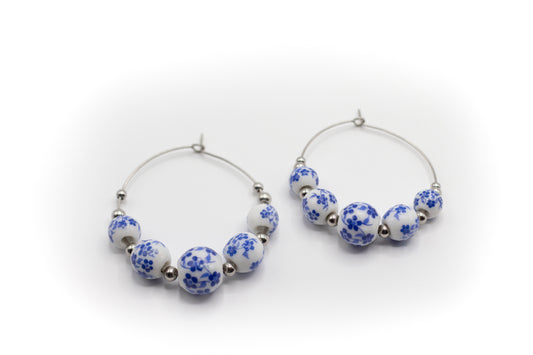 Silberfarbene Creolen aus Edelstahl mit chinesischer Keramik