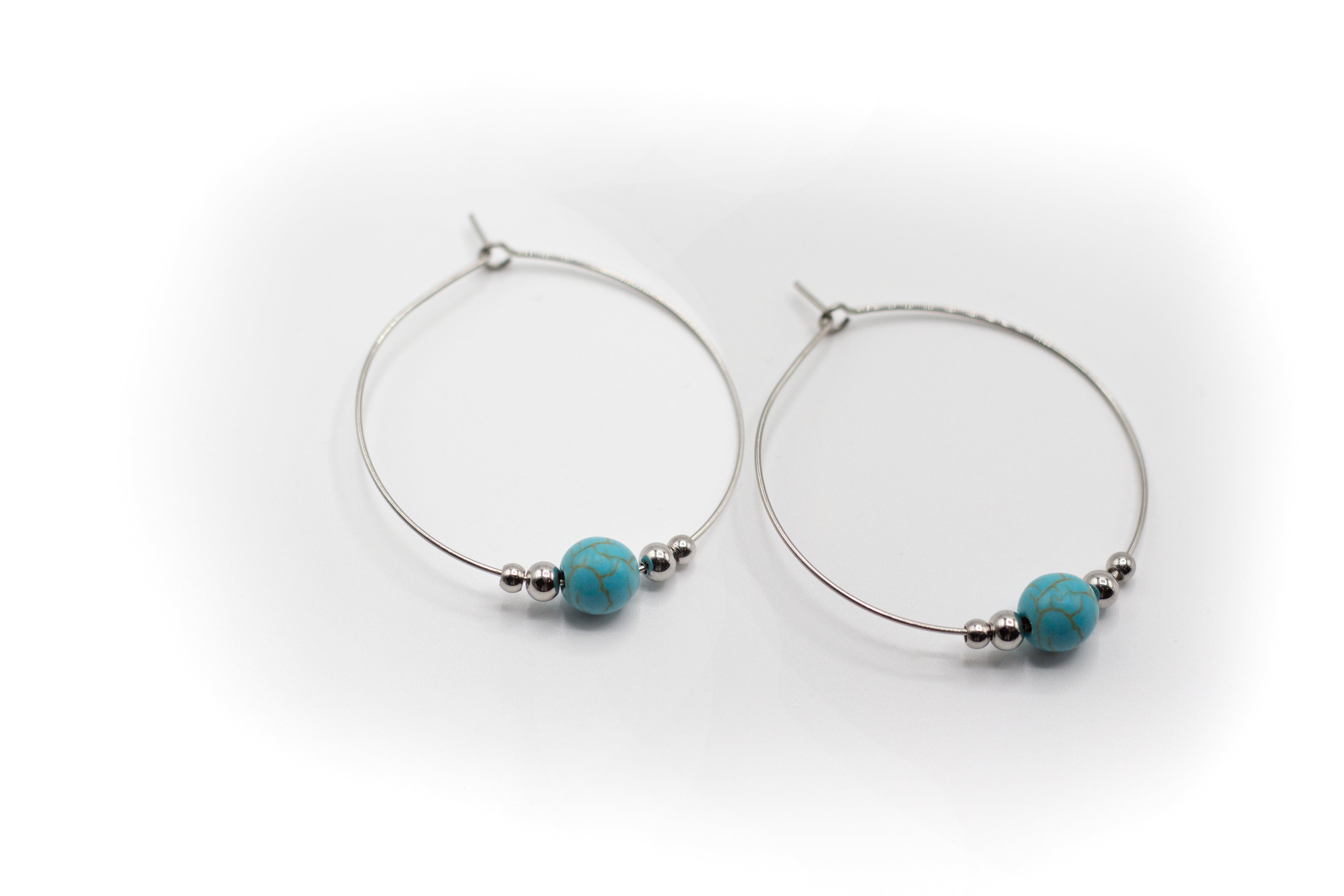 pendientes aro de acero inoxidable color plata con piedra natural turquesa