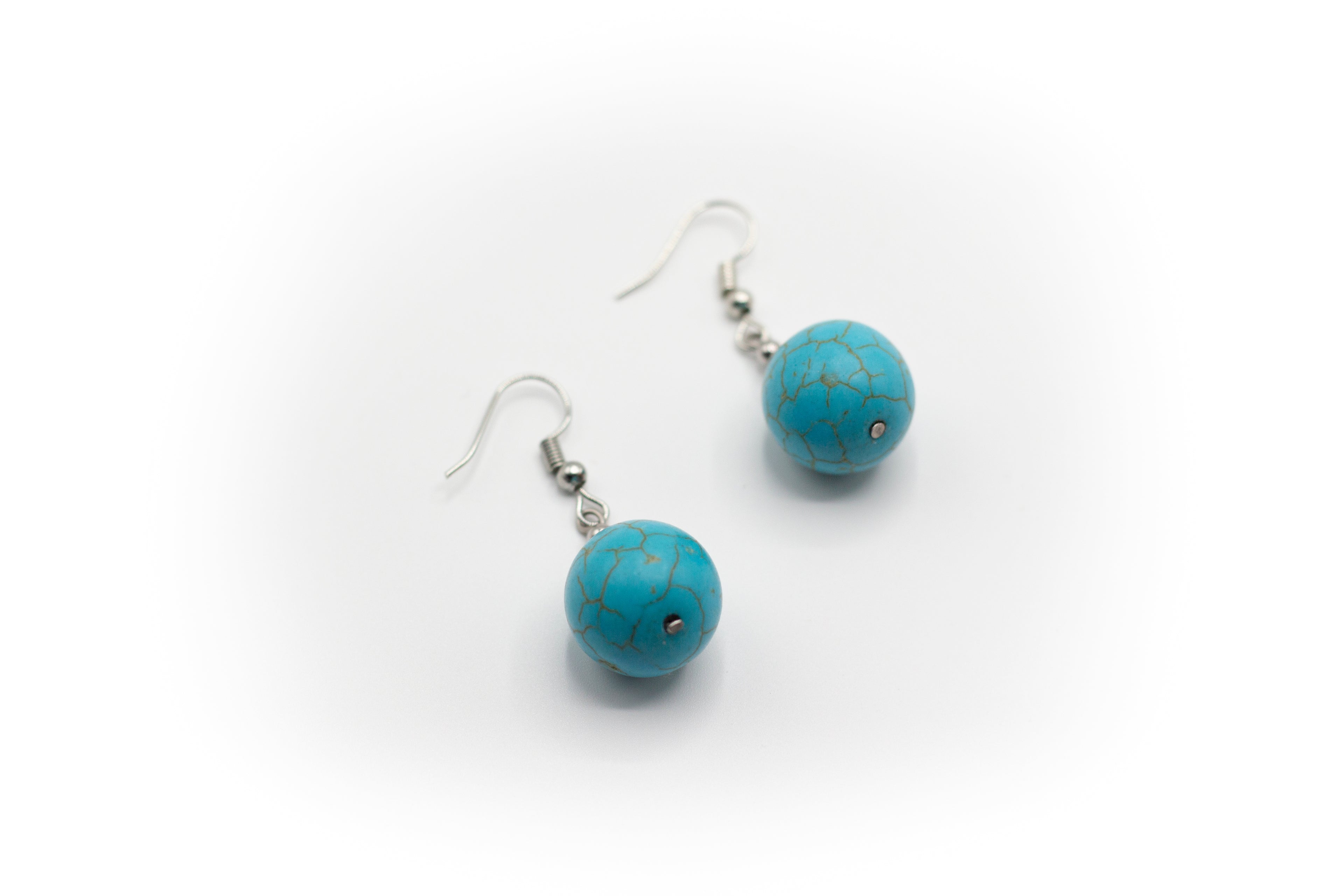 pendientes gancho de acero inoxidable color plata con piedra natural turquesa