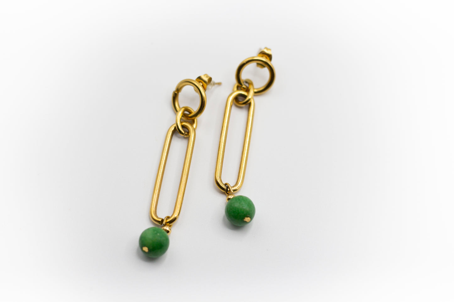 pendientes gancho y eslabón largo de acero inoxidable color oro con piedra natural jade&nbsp;