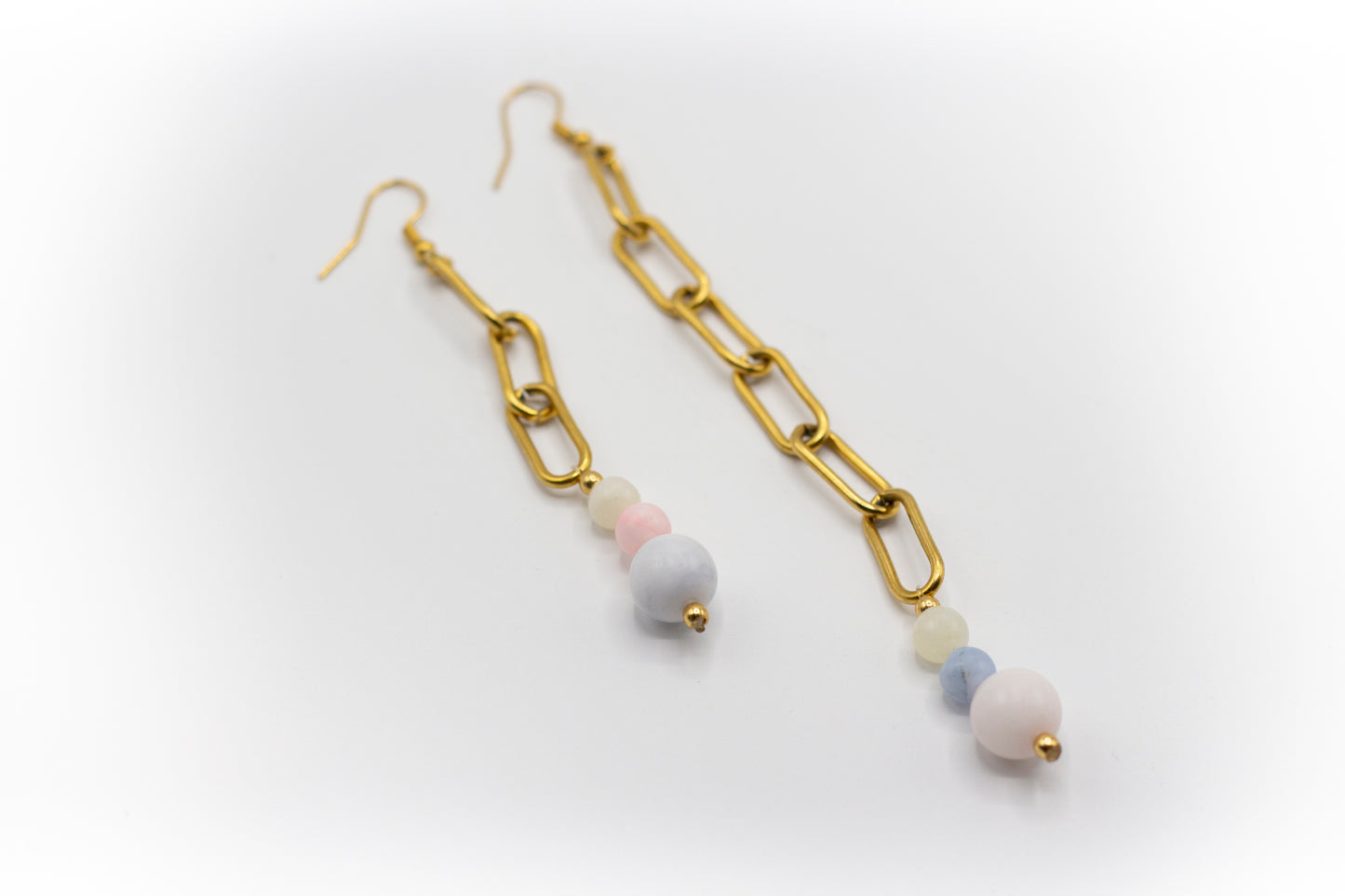 Goldfarbene Haken- und Kettenohrringe aus Edelstahl mit natürlichem Beryll-Morganit-Stein