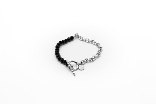 Bracelet en pierre d'onyx naturelle (petites perles) et demi-chaîne en acier inoxydable couleur argent