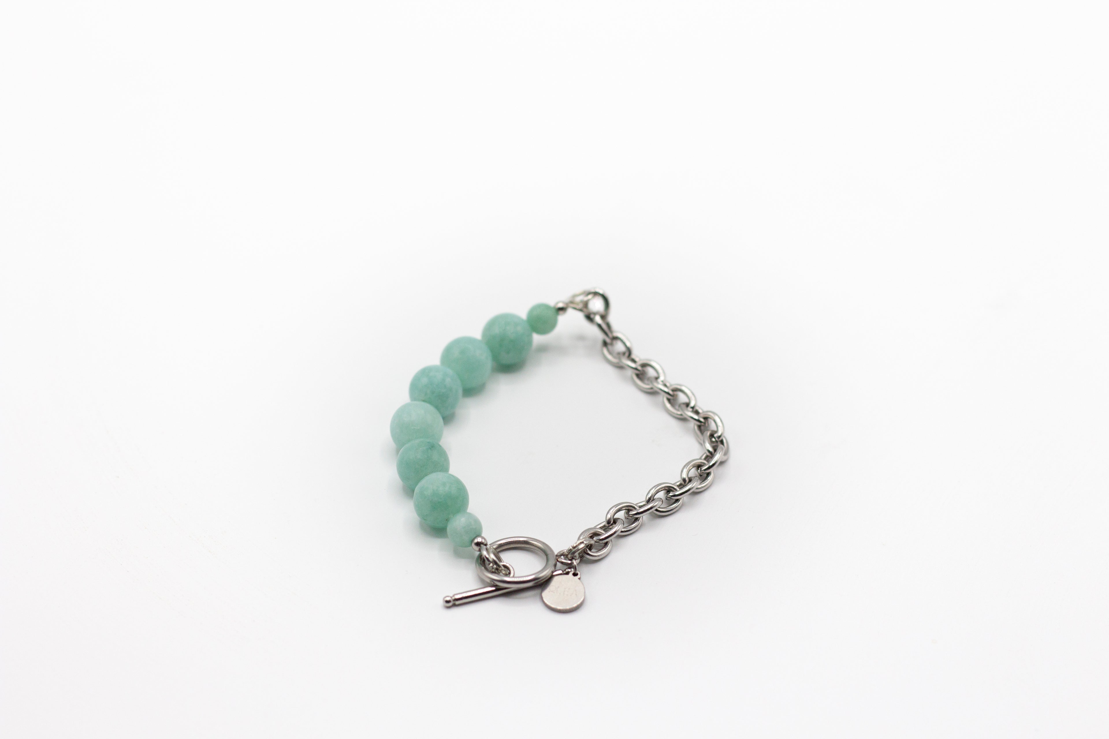 pulsera de piedra natural jade y mitad cadena de acero inoxidable color plata
