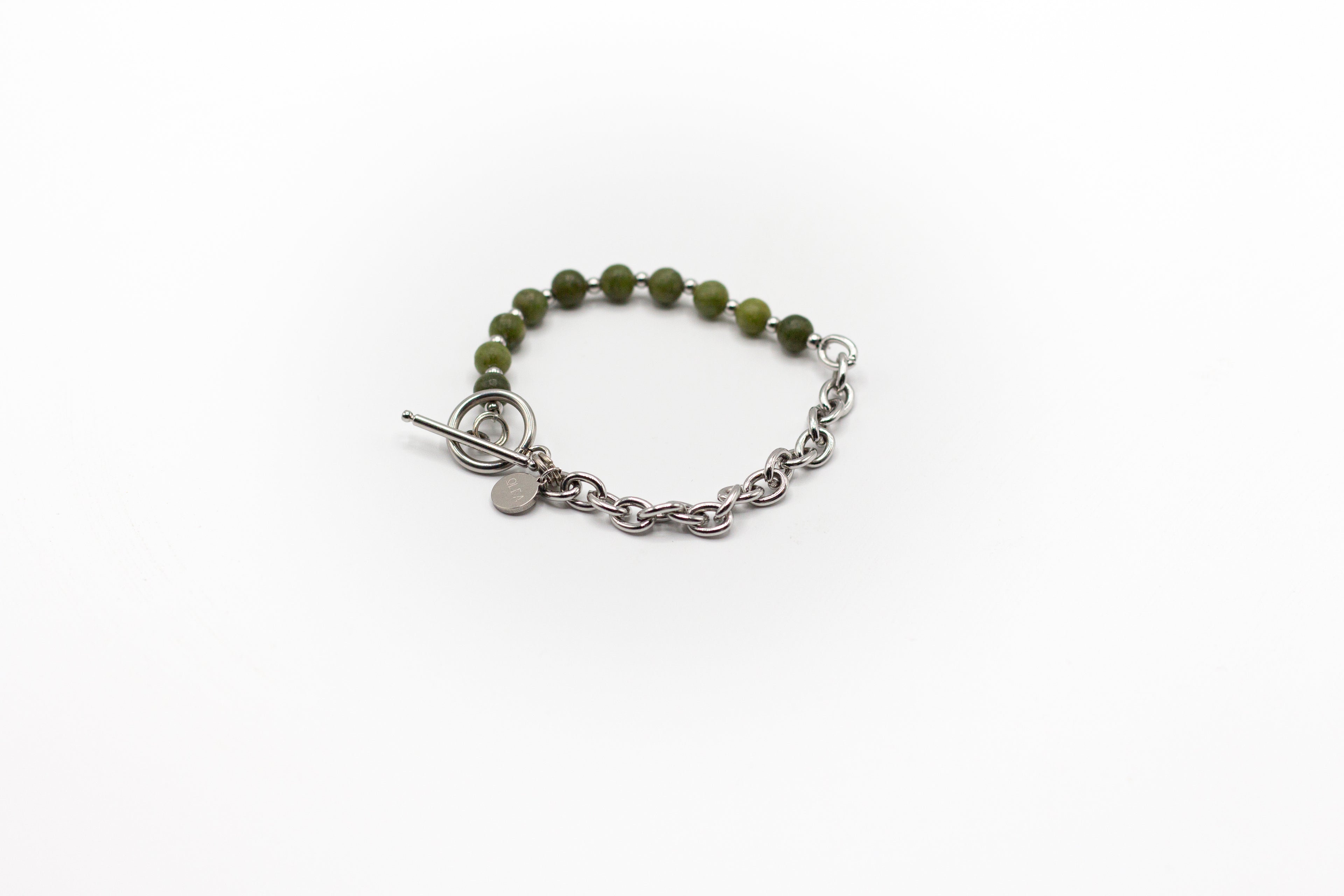 pulsera de piedra natural jaspe verde con separadores y mitad cadena de acero inoxidable color plata