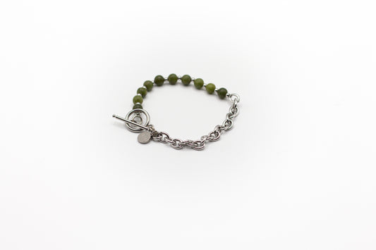 Bracelet en pierre naturelle de jaspe vert avec séparateurs et demi-chaîne en acier inoxydable couleur argent