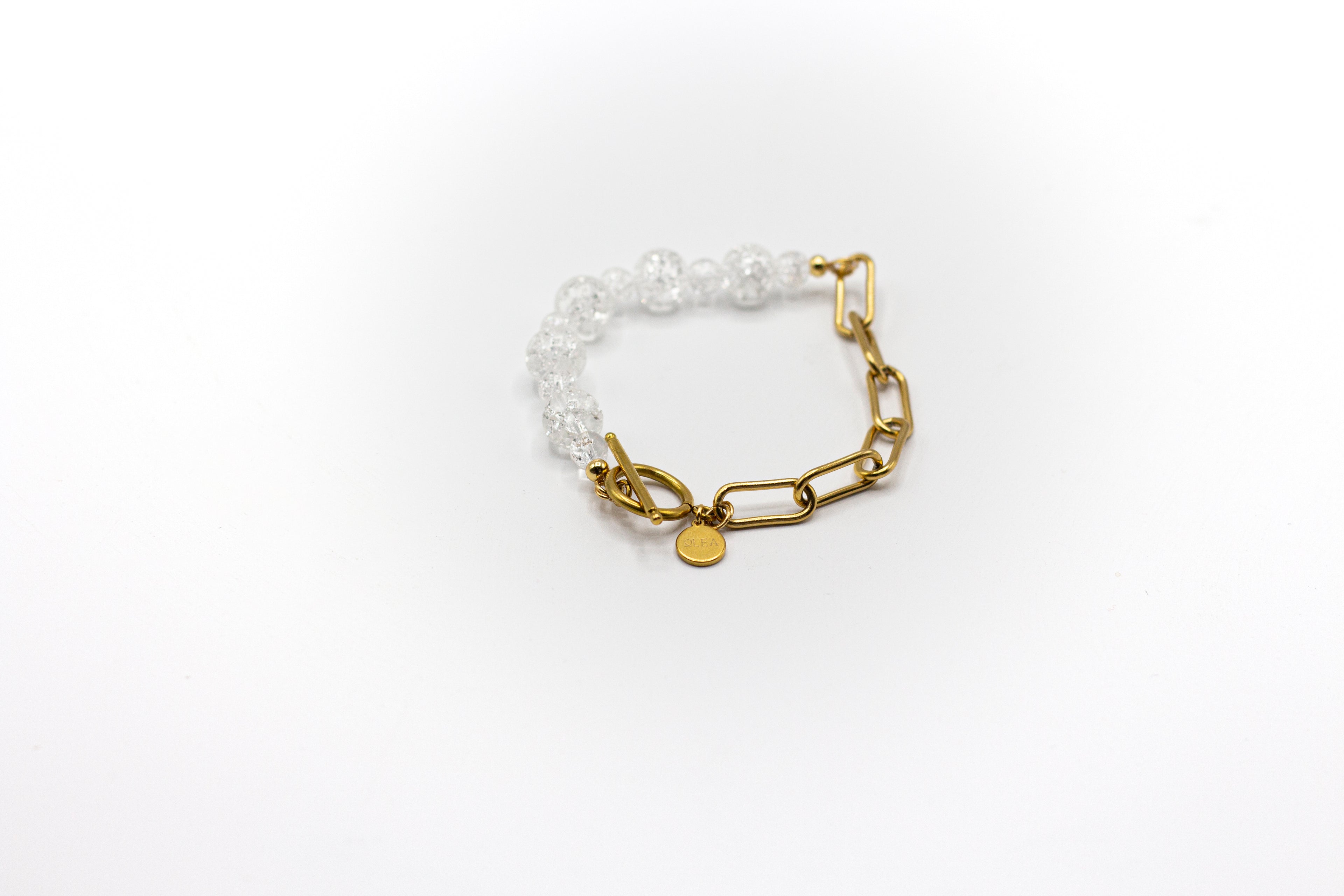 pulsera de piedra natural cuarzo blanco craqueado y mitad cadena de acero inoxidable color oro