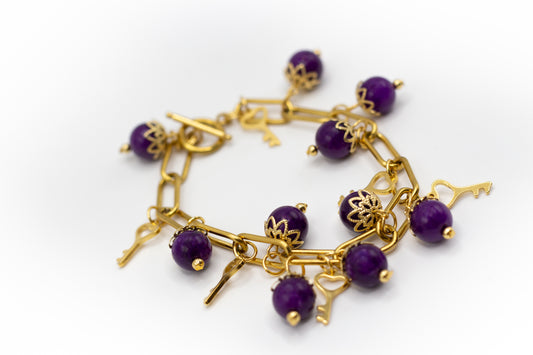 Bracelet avec pendentifs clés en acier inoxydable couleur or et boules de pierre de charoïte naturelle