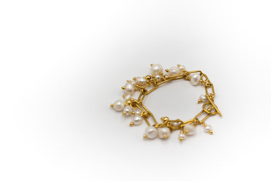 Bracelet avec pendentifs en perles de culture naturelles et acier inoxydable couleur or