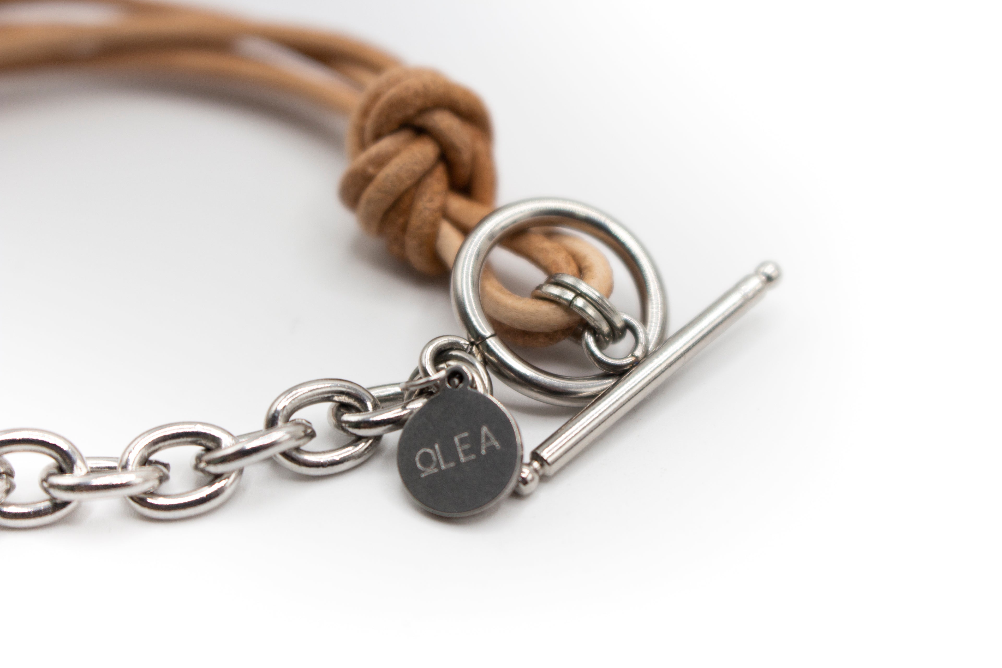 pulsera cuero natural y mitad cadena de acero inoxidable color plata